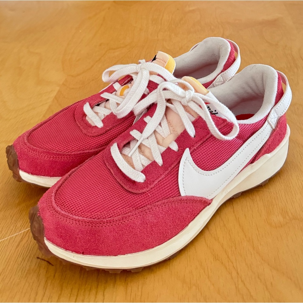 NWOT Nike Waffle Debut Sneakers